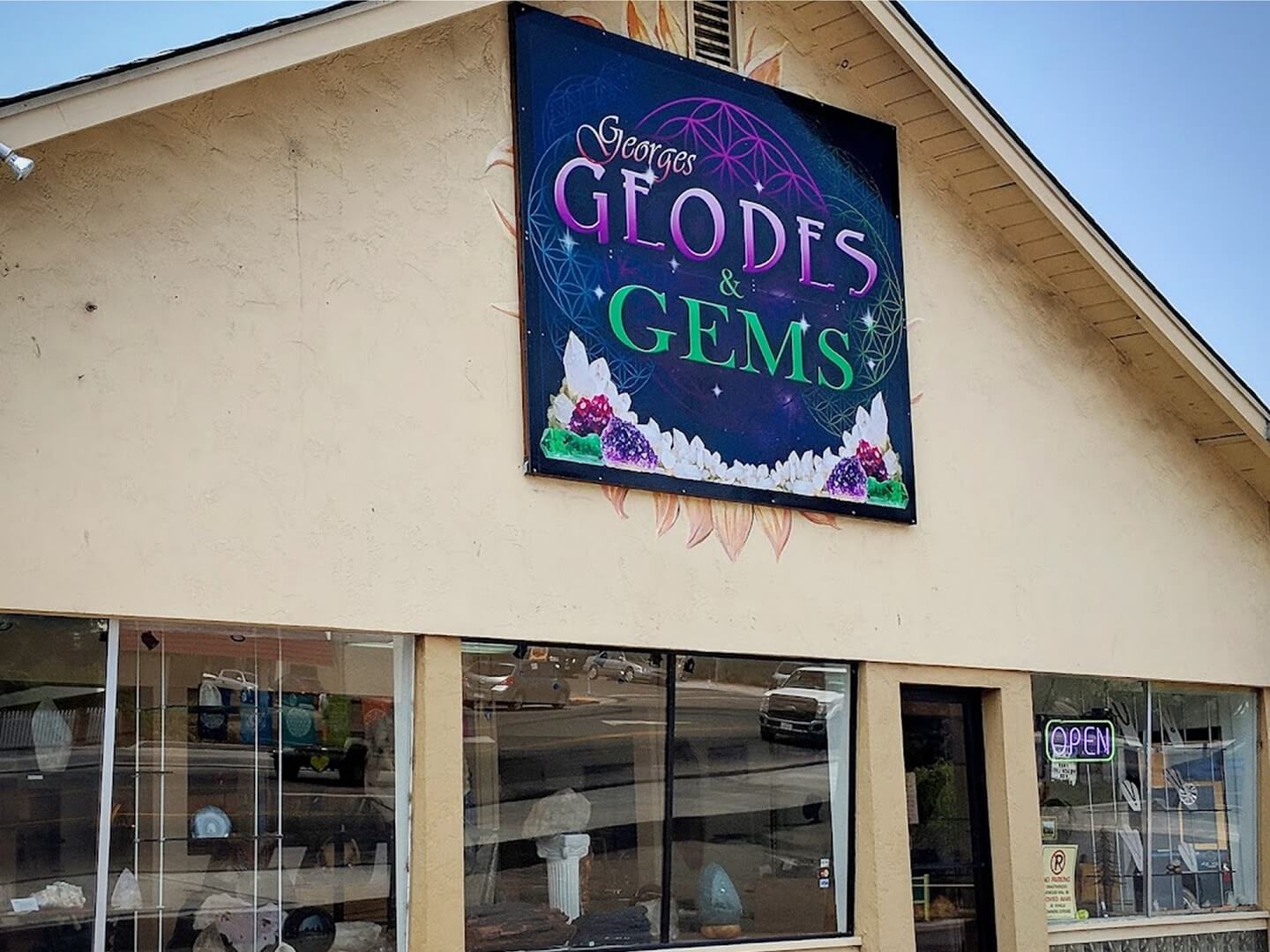 Visit Willits Georges Geodes & Gems