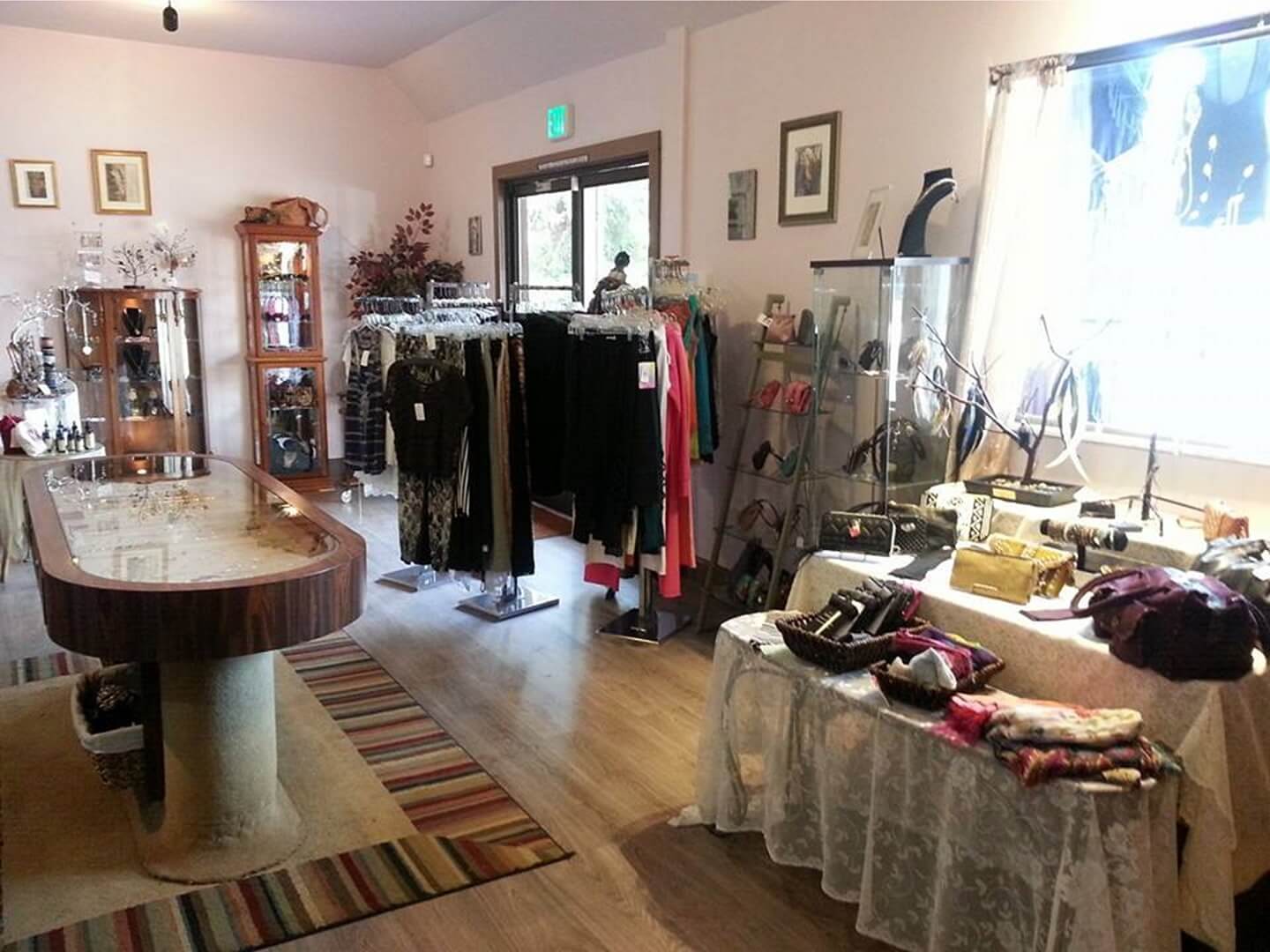 Visit Willits Unique Boutique