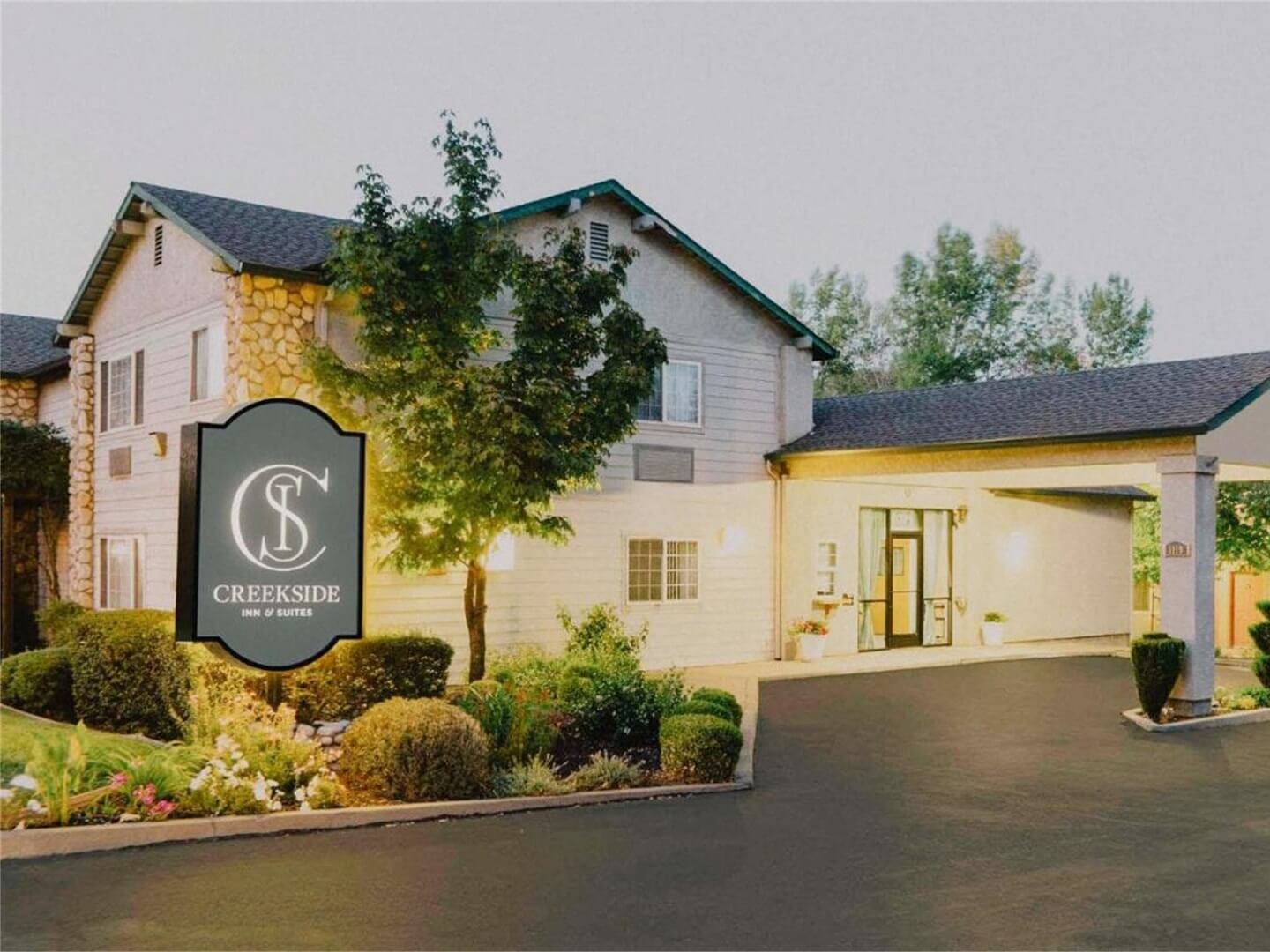 Visit Willits Creekside Inn and suites