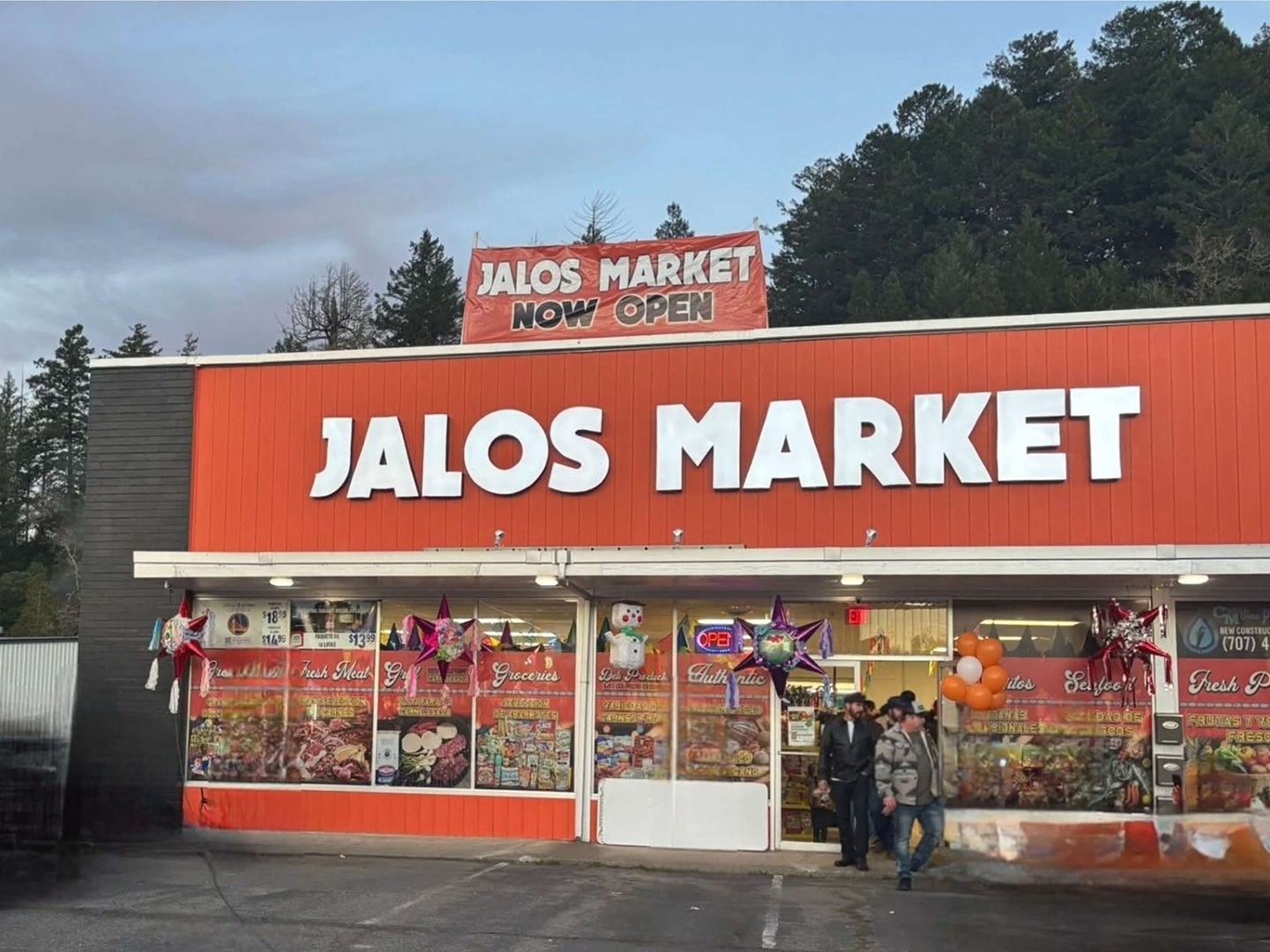 Visit Willits Jalos Market