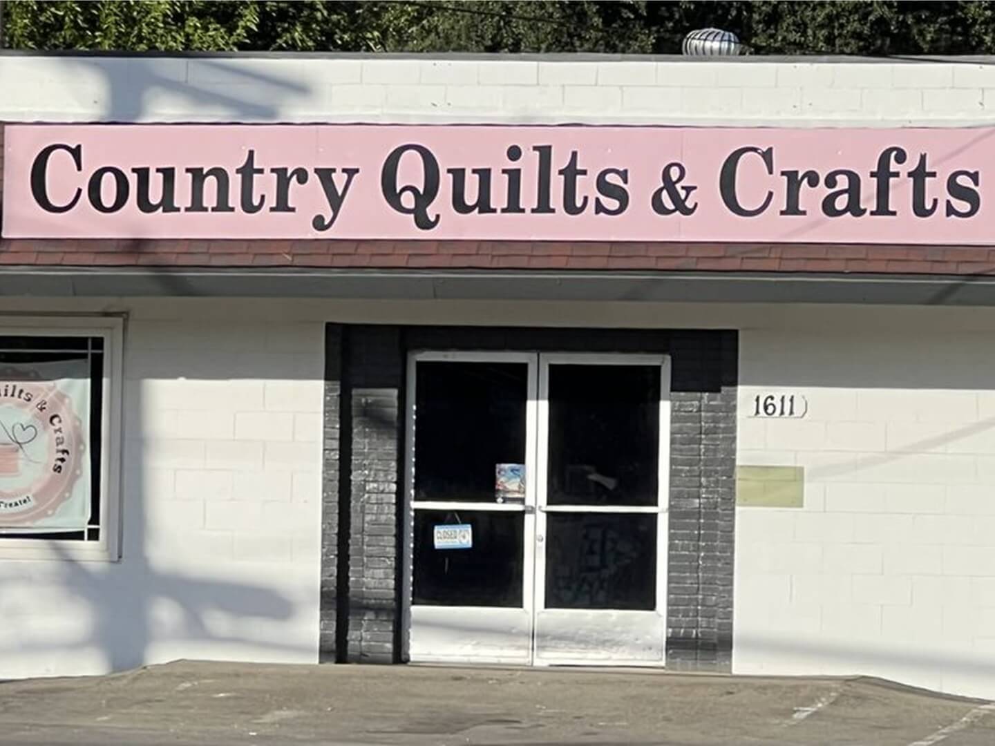 Visit Willits Country Quilts & Fabric